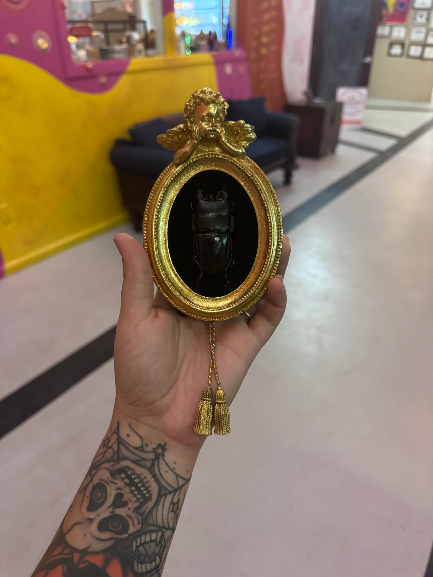 Gold Cherub Beetle Frame